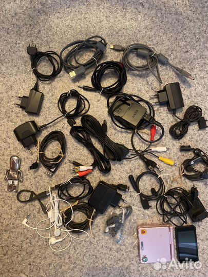Зарядки шнуры переходники наушники провода