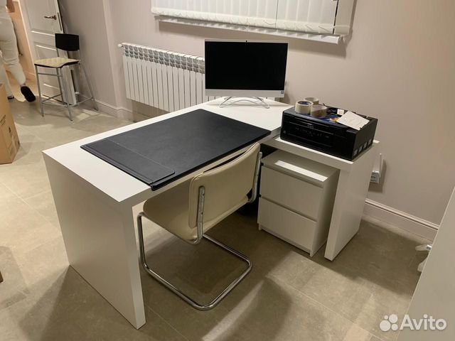 Письменный стол с выдвижной панелью IKEA мальм