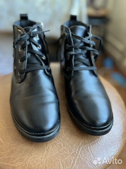 Продаю осенние ботинки