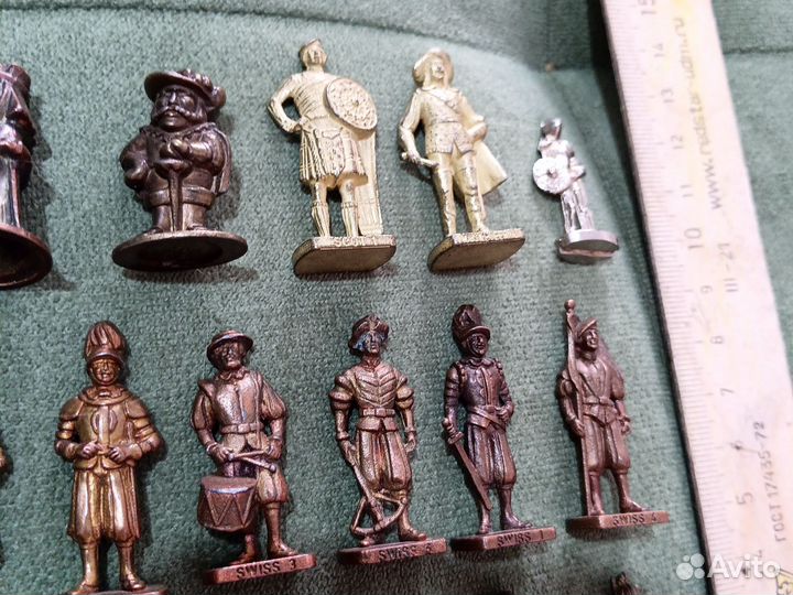 Солдатики Киндер Швейцарцы, шотландцы, рыцари