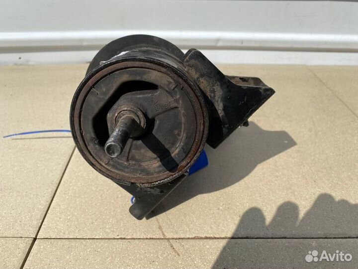 Кронштейн двигателя правый Nissan Primera P12