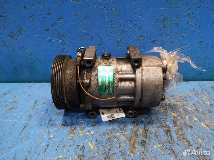 Компрессор кондиционера Renault Laguna 7700111036