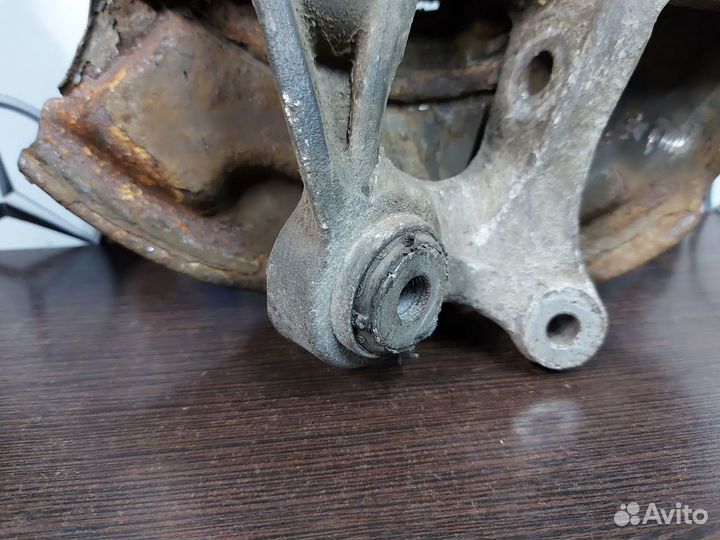 Задний кулак Mercedes W211