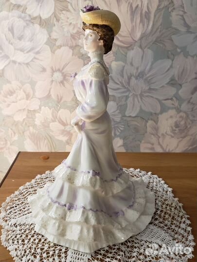 Фарфоровые статуэтки дамы, Англия