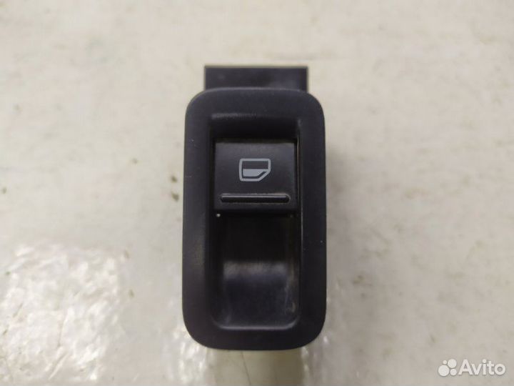 Кнопка стеклоподъемника передняя правая Volkswagen