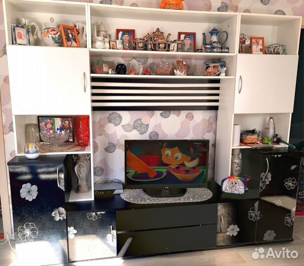 Стенка в гостиную