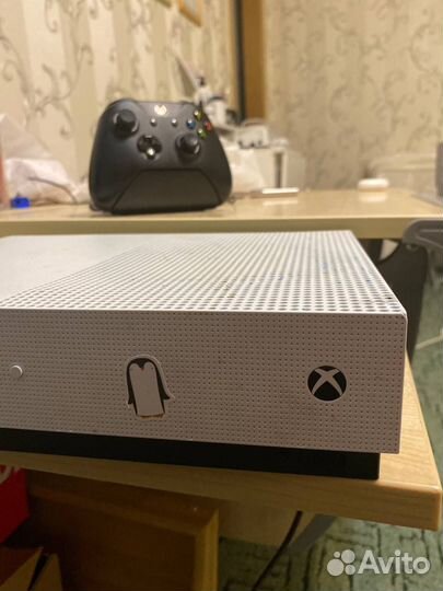 Xbox one s 2 геймпада 1tb