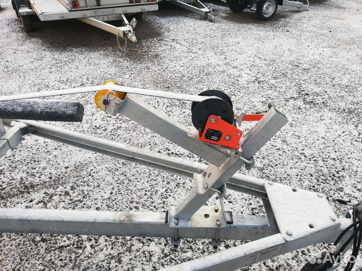 Лодочный прицеп 5.3 метра