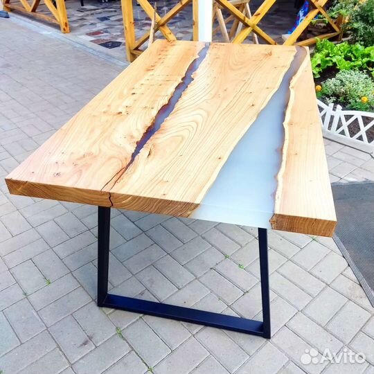 Стол из массива дерева