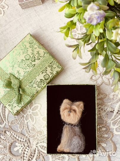 Брошка йорк