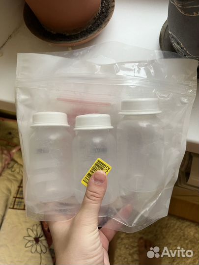 Бутылочки и пакеты для заморозки молока