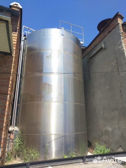 Резервуар вертикальный, 30 куб.М, емкость из нержа