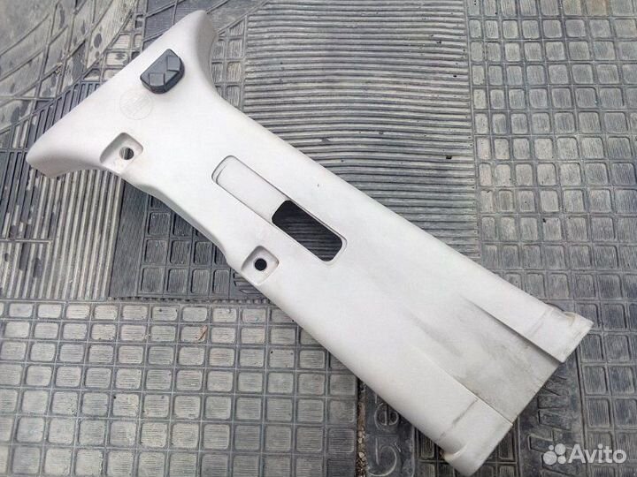 Обшивка стойки левая Nissan Armada VK56DE