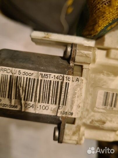 Мотор стеклоподъемника задний правый Ford Focus 2