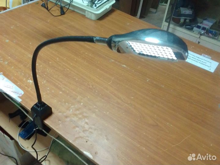 Настольная лампа