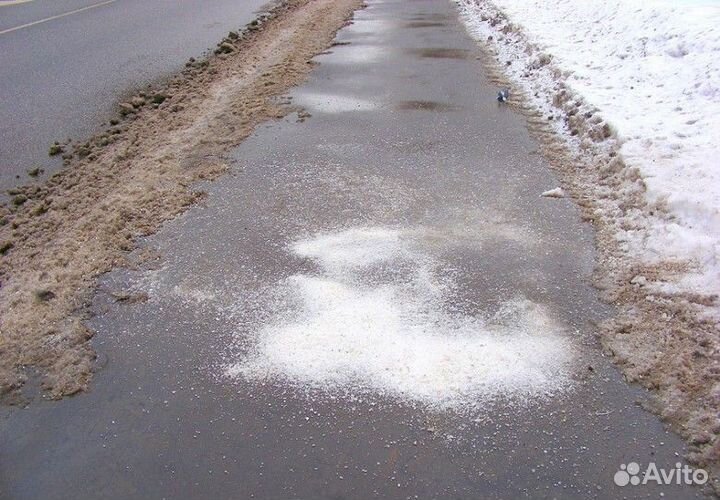 Соль в мешках. Галит. Соль плавит лед. Реагент