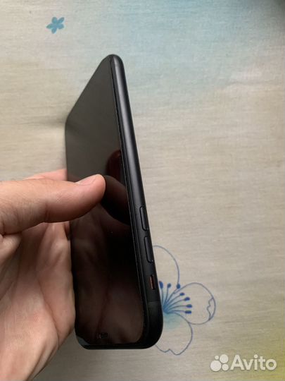 Телефон iPhone XR