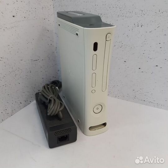 Игровая приставка Microsoft Xbox 360