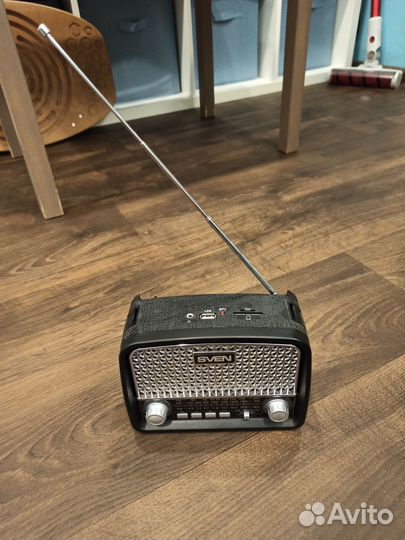 Портативный радиоприемник Sven SRP-555
