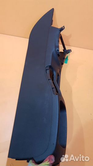 Центральный подлокотник на Peugeot 308