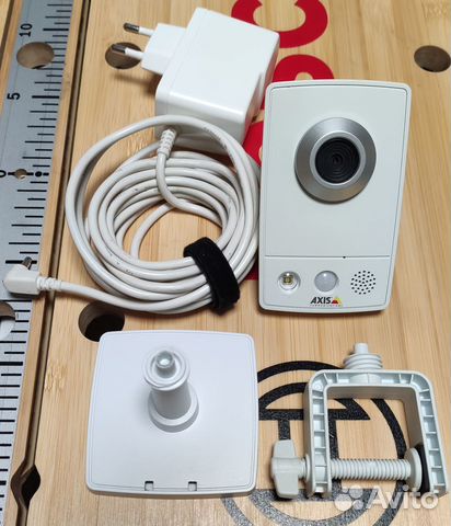 Сетевая камера axis M1031W