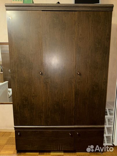 Шкаф