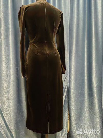 Черное бархатное платье