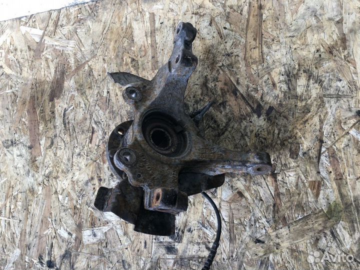 Кулак передний правый opel corsa D