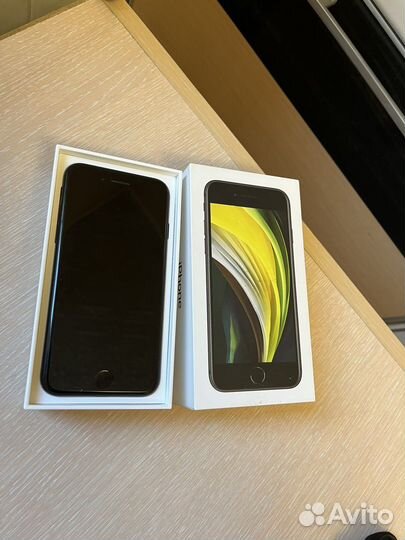 iPhone SE, 64 ГБ