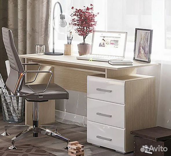 Стол письменный 