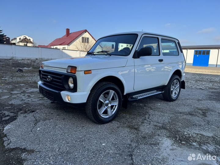 LADA 4x4 (Нива) 1.7 МТ, 2015, 175 000 км