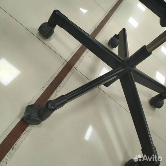 Офисное кресло