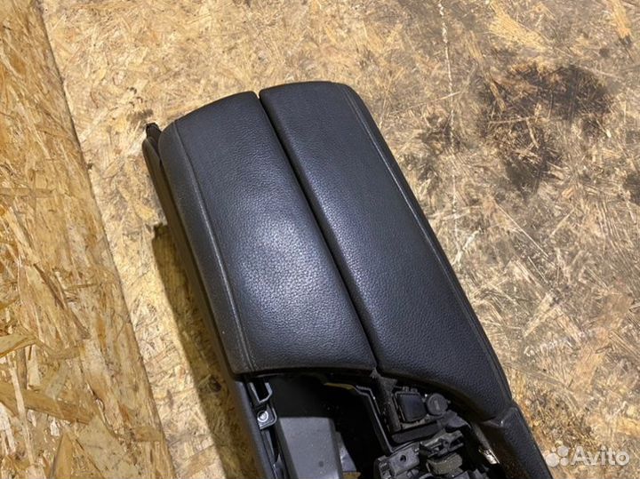 Подлокотник Bmw 535Ix F10 N55B30 2011