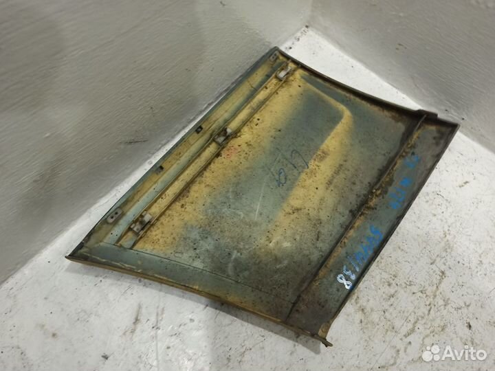 Накладка переднего крыла правого