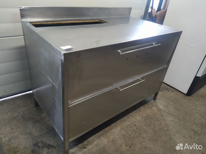 Стол нейтральный арт.559