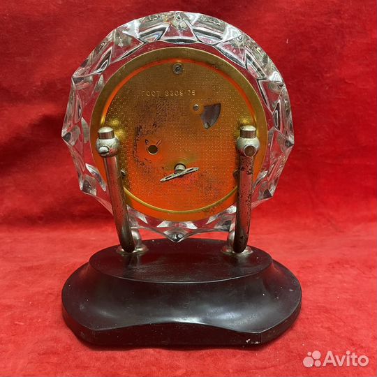 Часы маяк настольные СССР механические