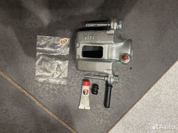 Суппорт задний правый land cruiser