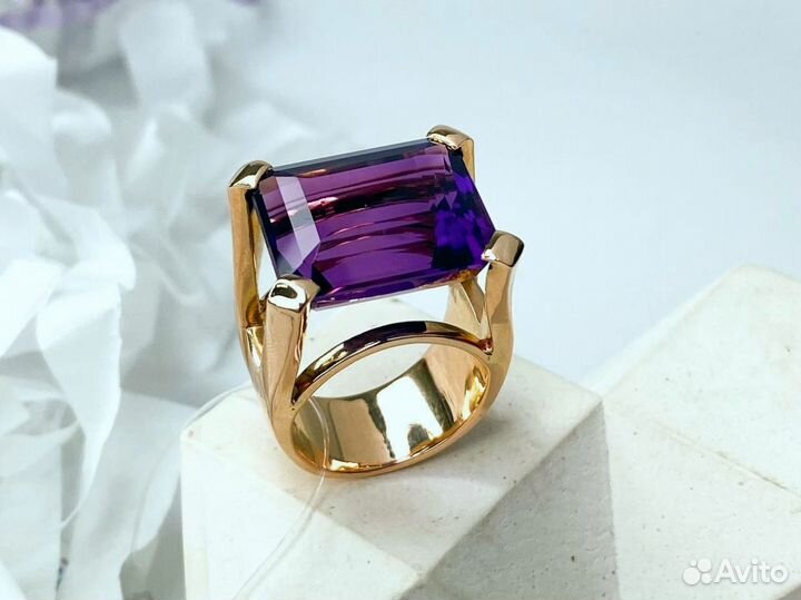 Золотое кольцо с аметистом 585 пробы
