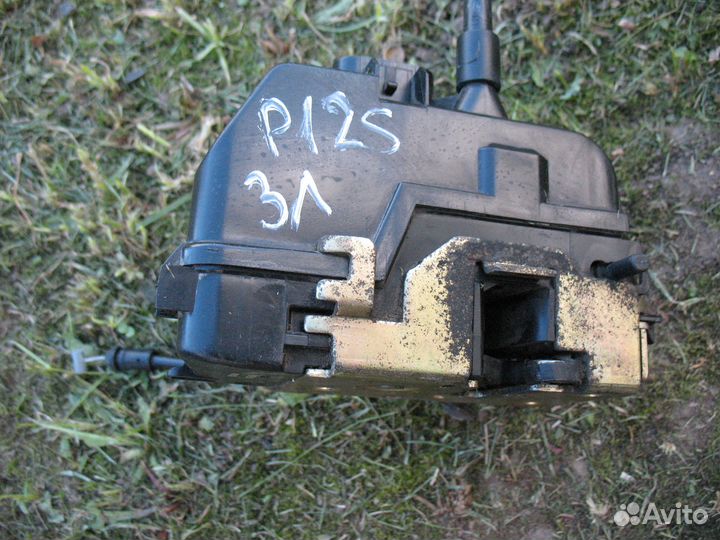 Замок задней двери левой/правой Nissan Primera P12