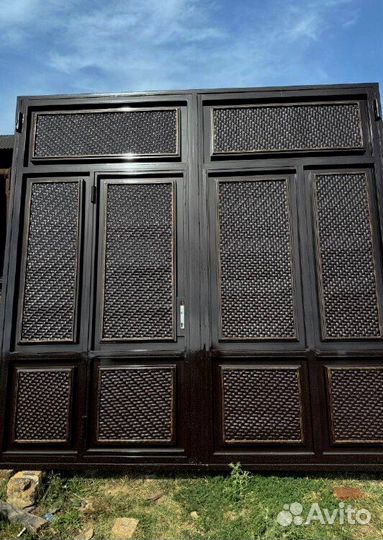 Кованые серые маторвые Ворота