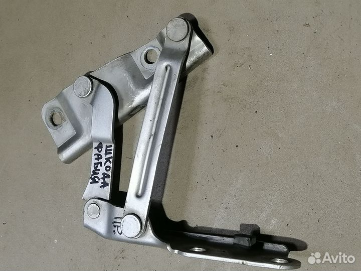 Петля капота правая для Skoda Fabia 1999-2007