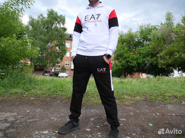 Спортивный костюм мужской EA7