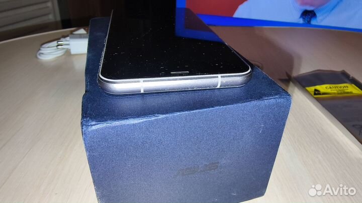 Asus ZenFone 5Z ZS620KL, 6/64 ГБ