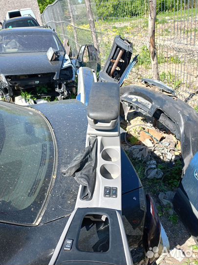 Подлокотник Subaru Forester sg5