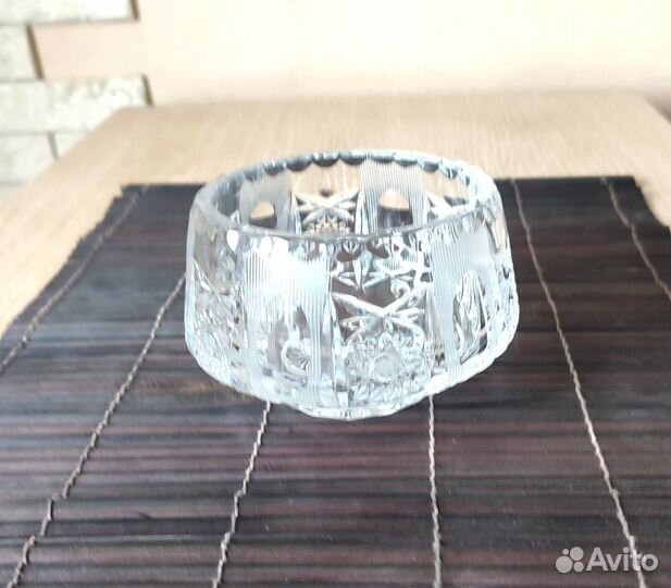 Хрустальная вазочка