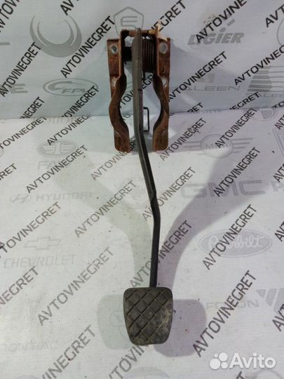 Педаль тормоза Volkswagen Amarok 1