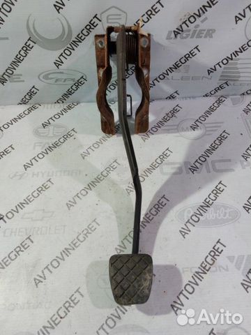 Педаль тормоза Volkswagen Amarok 1