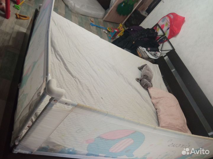 Защитный бортик для взрослой кровати