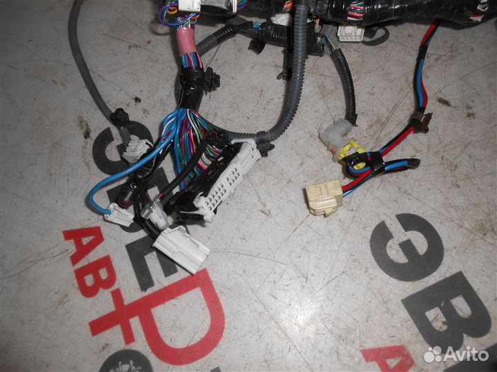 Коса под капот Toyota Vitz KSP90 1KR 2007