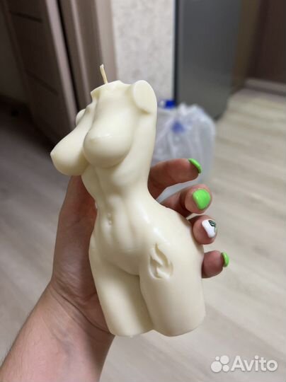 Свечи из пчелиного воска девушка с татуировкой